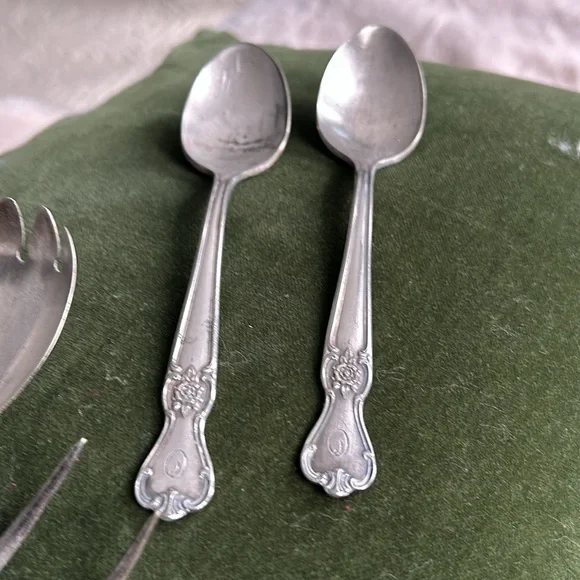 silver  plated flatware selection - Picture 4 of 8